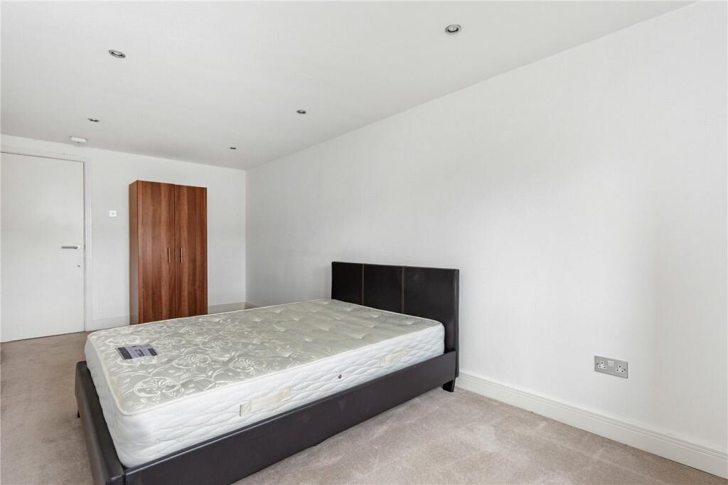 3 bedroom apartment for sale in Albion Drive, London, E8