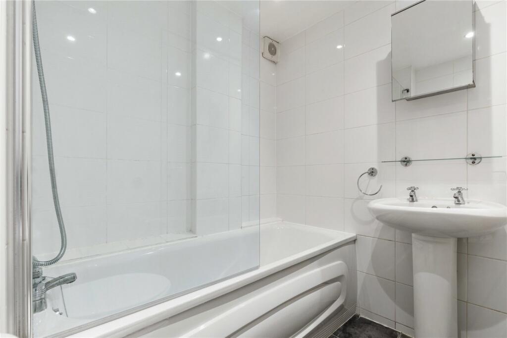 3 bedroom apartment for sale in Albion Drive, London, E8
