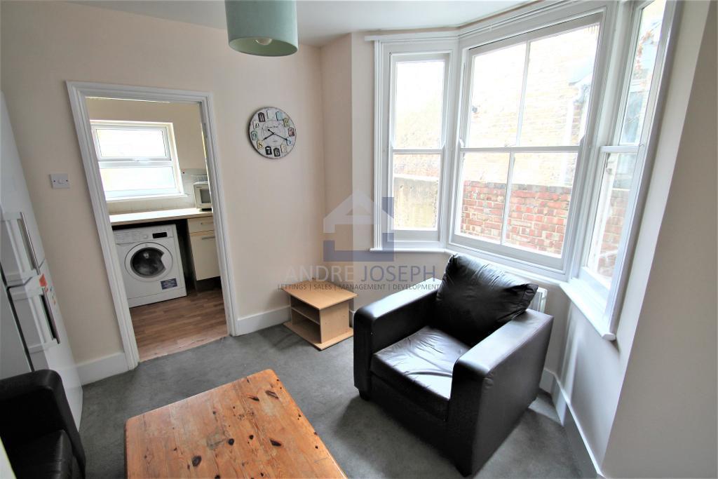 4 bedroom terraced house for rent in Hazelbourne Road, Balham, London, SW12 9NR, SW12
