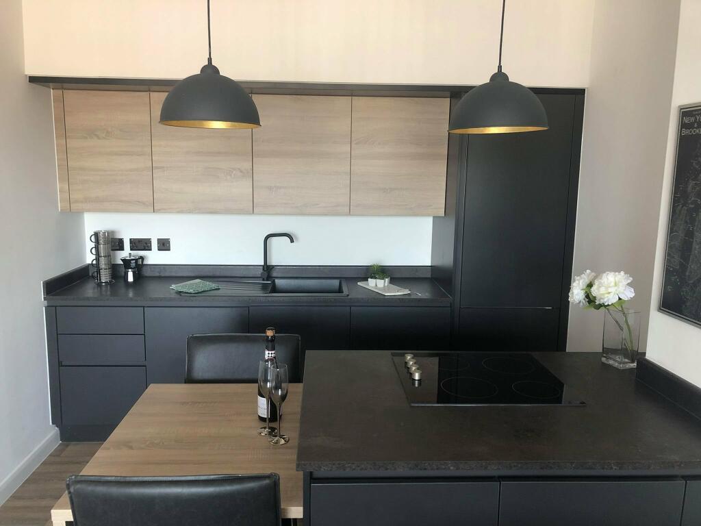 1 bedroom flat for rent in Stone Cross House, 21 27 Churchgate