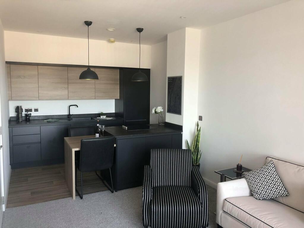 1 bedroom flat for rent in Stone Cross House, 21 27 Churchgate