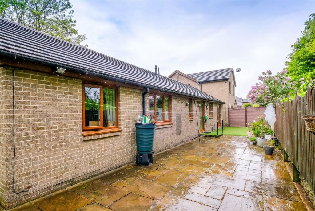 5 bedroom detached bungalow for sale in St Giles Close Brighouse, HD6