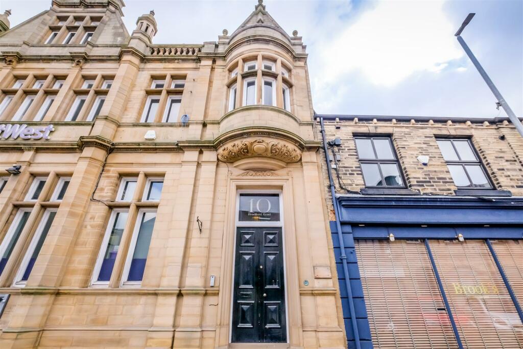1 bedroom property for sale in Bradford Road, Brighouse, HD6