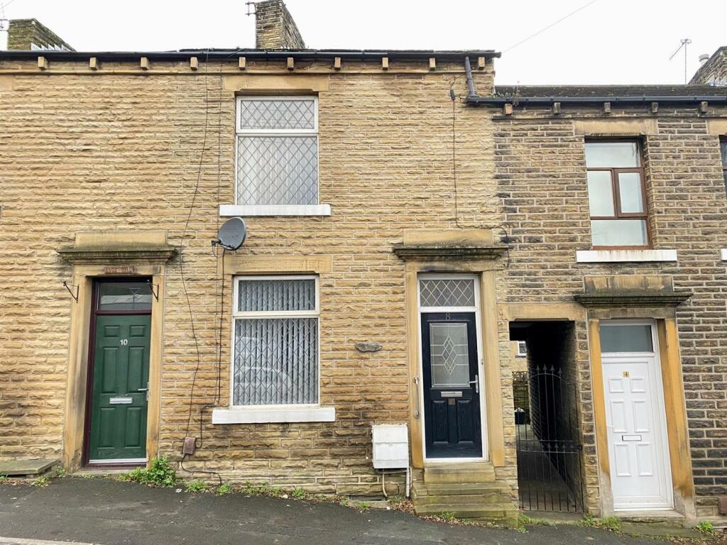 1 bedroom terraced house for sale in Rastrick Common, Brighouse, HD6