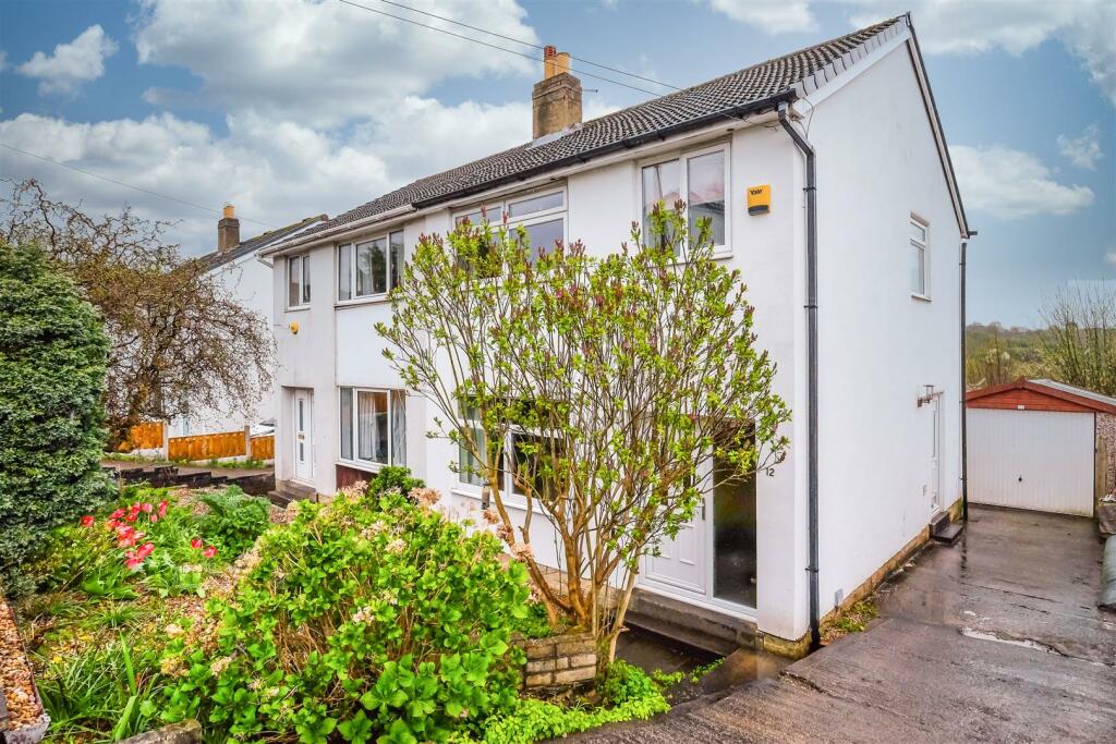 3 bedroom semidetached house for sale in Bracken Avenue, Brighouse, HD6