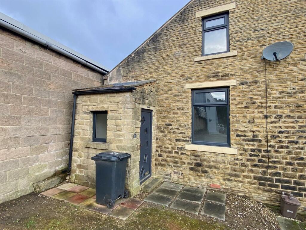 2 bedroom apartment for sale in Rastrick Common, Brighouse, HD6