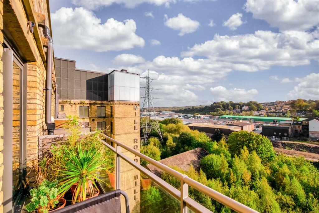 1 bedroom flat for sale in Huddersfield Road, Brighouse, HD6