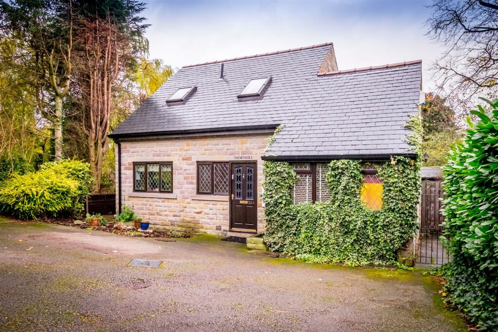 4 bedroom detached house for sale in Bonegate Road Brighouse, HD6