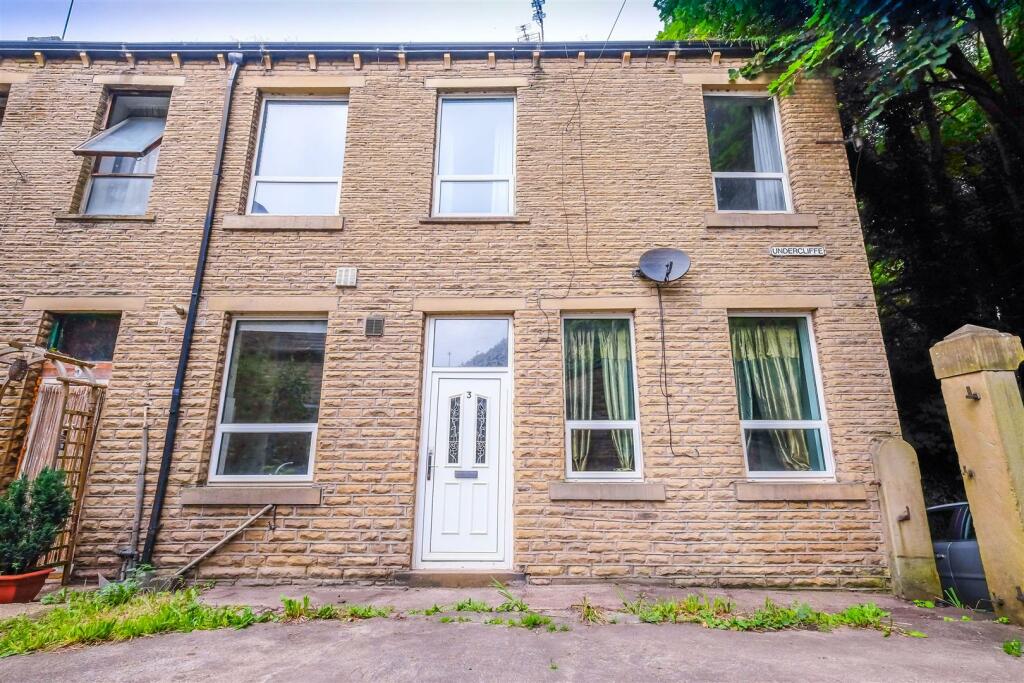 3 bedroom terraced house for sale in Brighouse Wood Lane, Brighouse, HD6