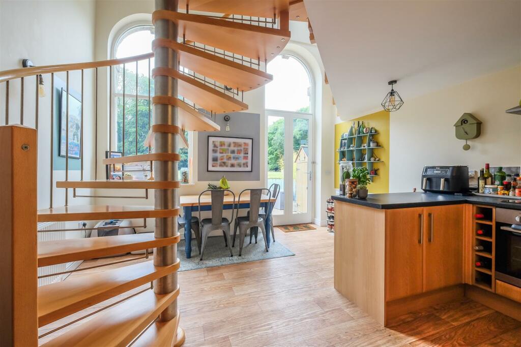 Additional property image - Latham Lane, Gomersal, Cleckheaton
