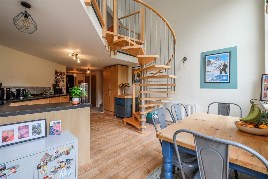Additional property image - Latham Lane, Gomersal, Cleckheaton