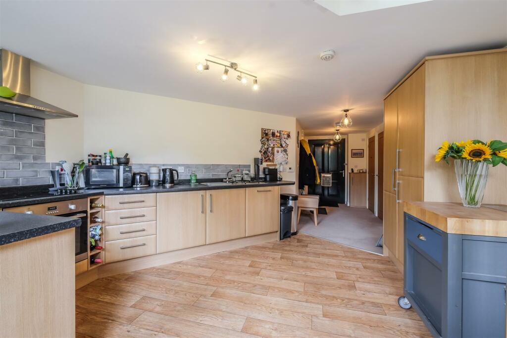 Additional property image - Latham Lane, Gomersal, Cleckheaton
