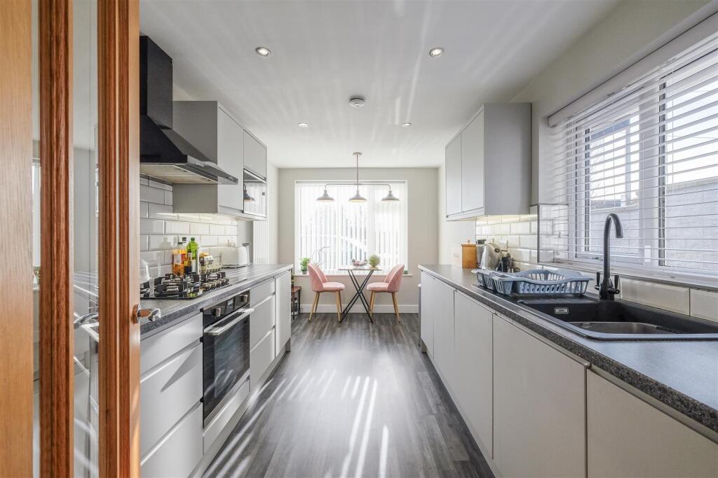 Additional property image - Westfield Lane, Scholes, Cleckheaton