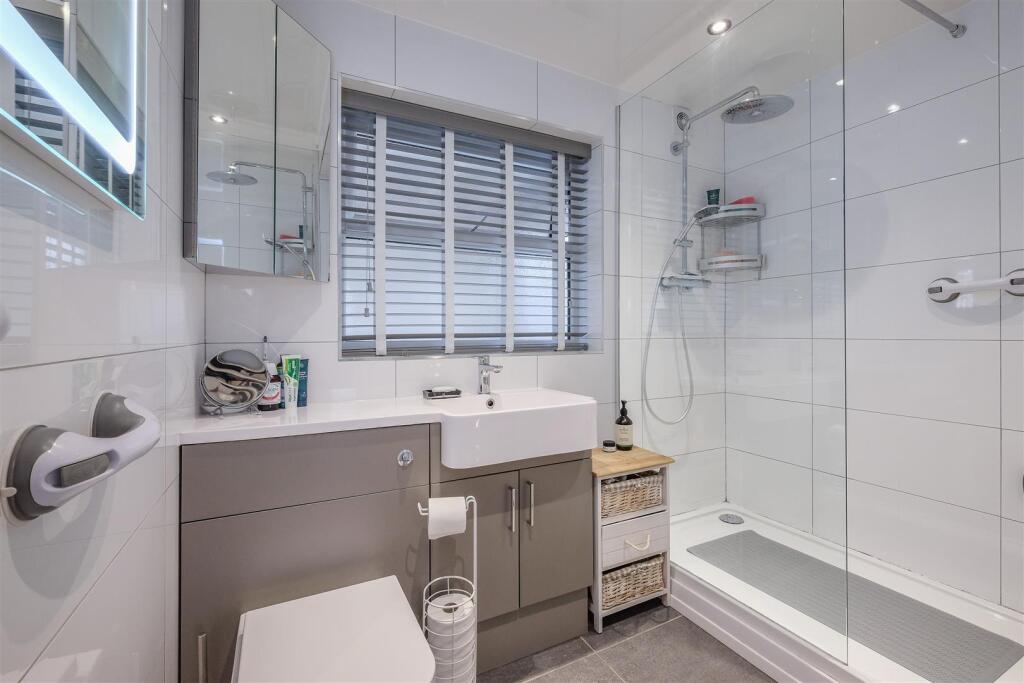Additional property image - Westfield Lane, Scholes, Cleckheaton