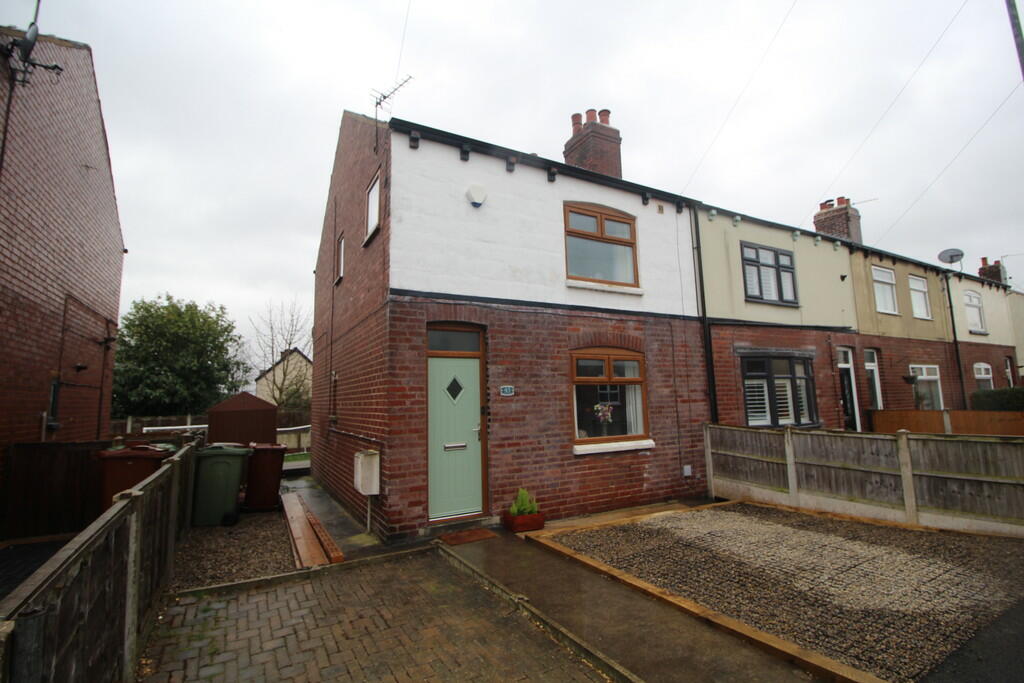 3 bedroom end of terrace house for sale in Croft Avenue, Altofts, WF6