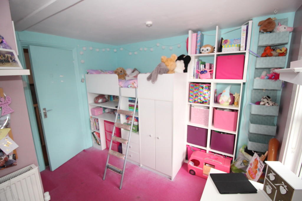 3 bedroom terraced house for sale in Park Avenue, Normanton, WF6