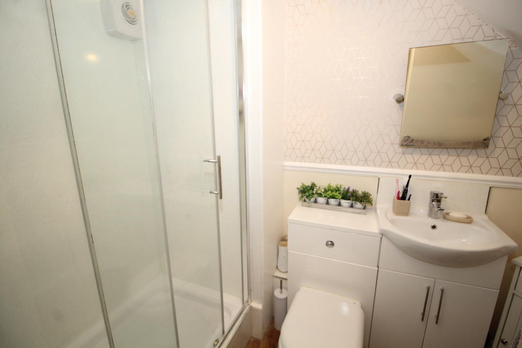 3 bedroom terraced house for sale in Park Avenue, Normanton, WF6