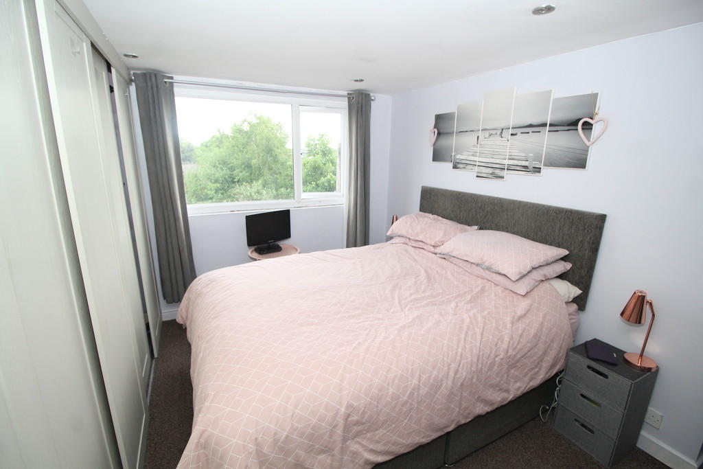 3 bedroom terraced house for sale in Park Avenue, Normanton, WF6