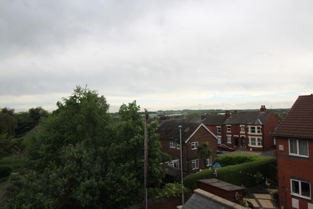 3 bedroom terraced house for sale in Park Avenue, Normanton, WF6