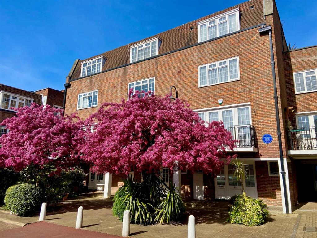 Main image of property: Robert Close, Maida Vale, W9