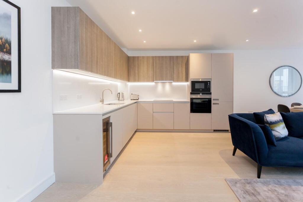 Main image of property: The Avenue, London