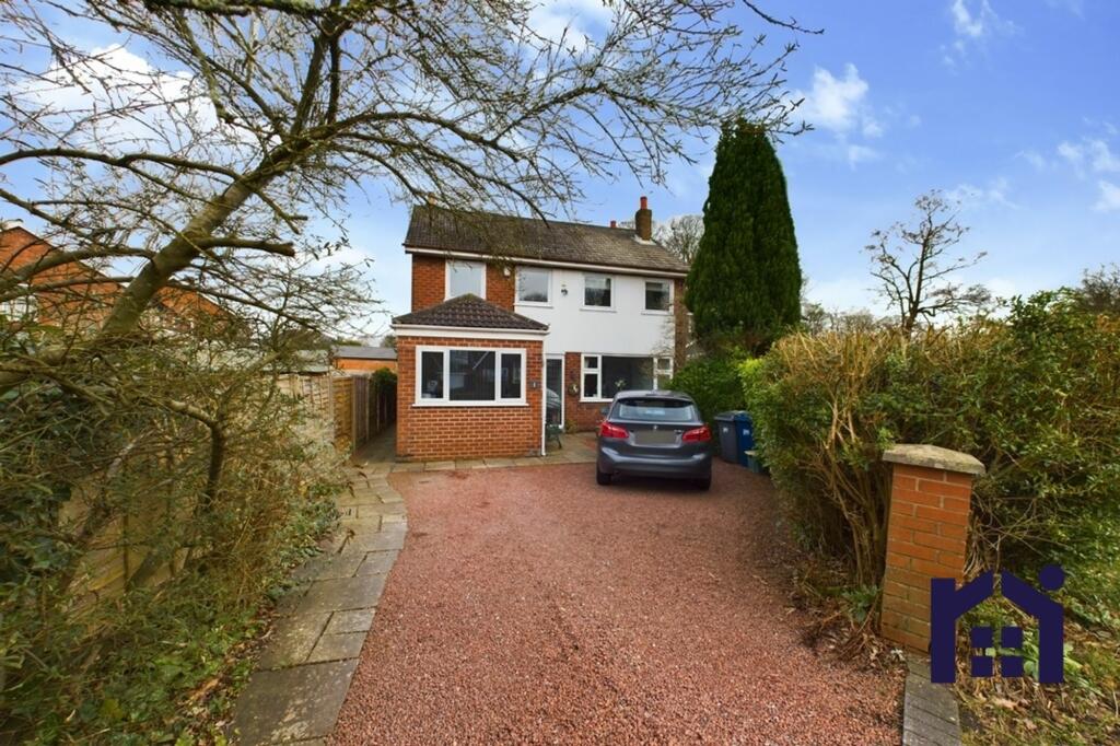 4 bedroom detached house for sale in Parkgate Drive, Leyland, PR25 1BU