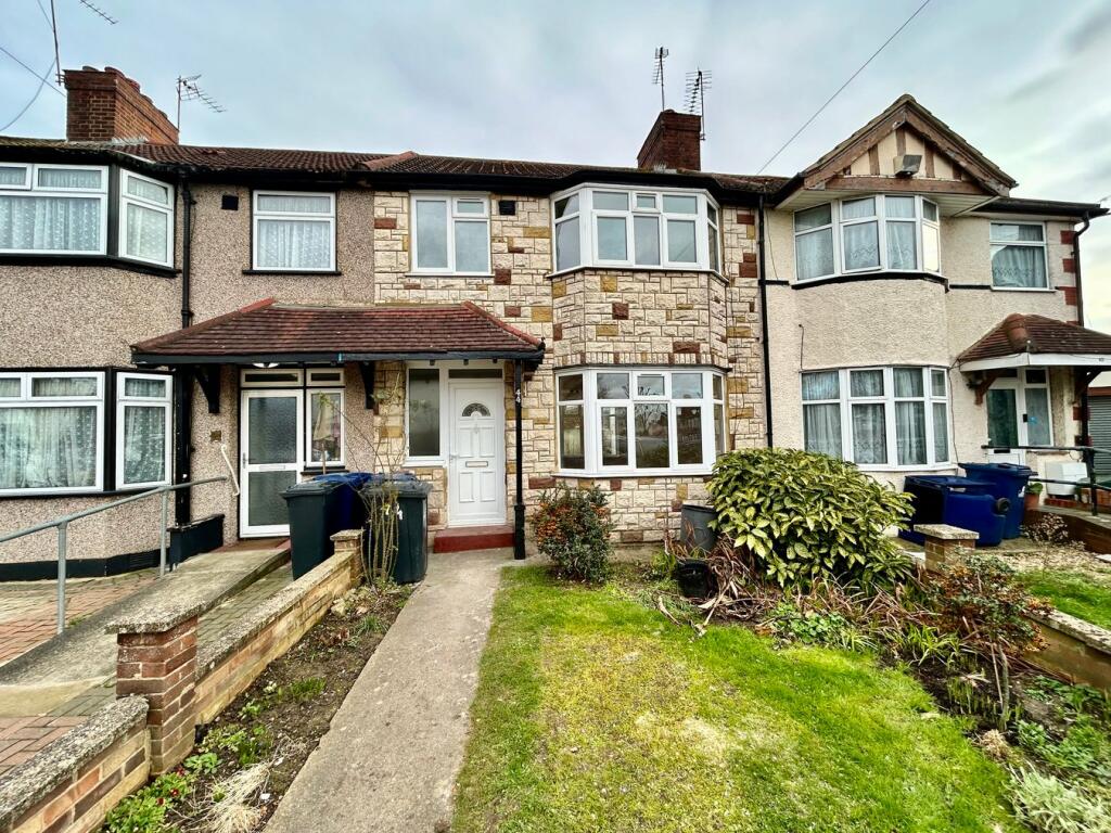 3 bedroom house for rent in Sarsfield Road, Perivale, Greenford, UB6