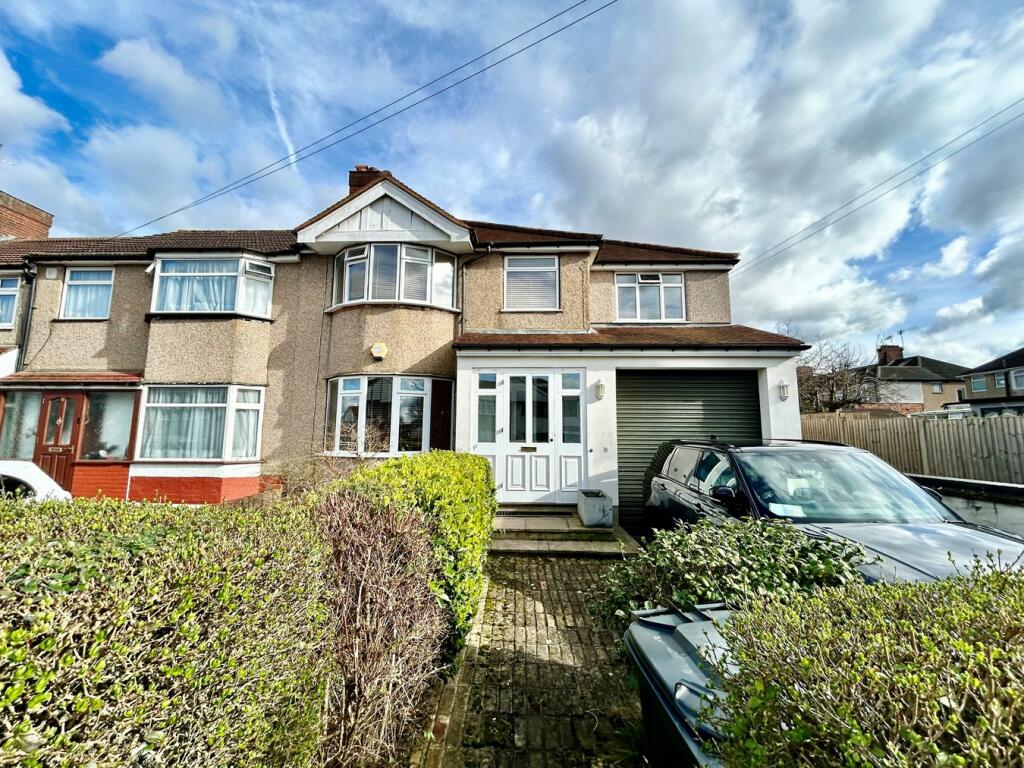 5 bedroom end of terrace house for sale in Francis Road, Perivale, UB6