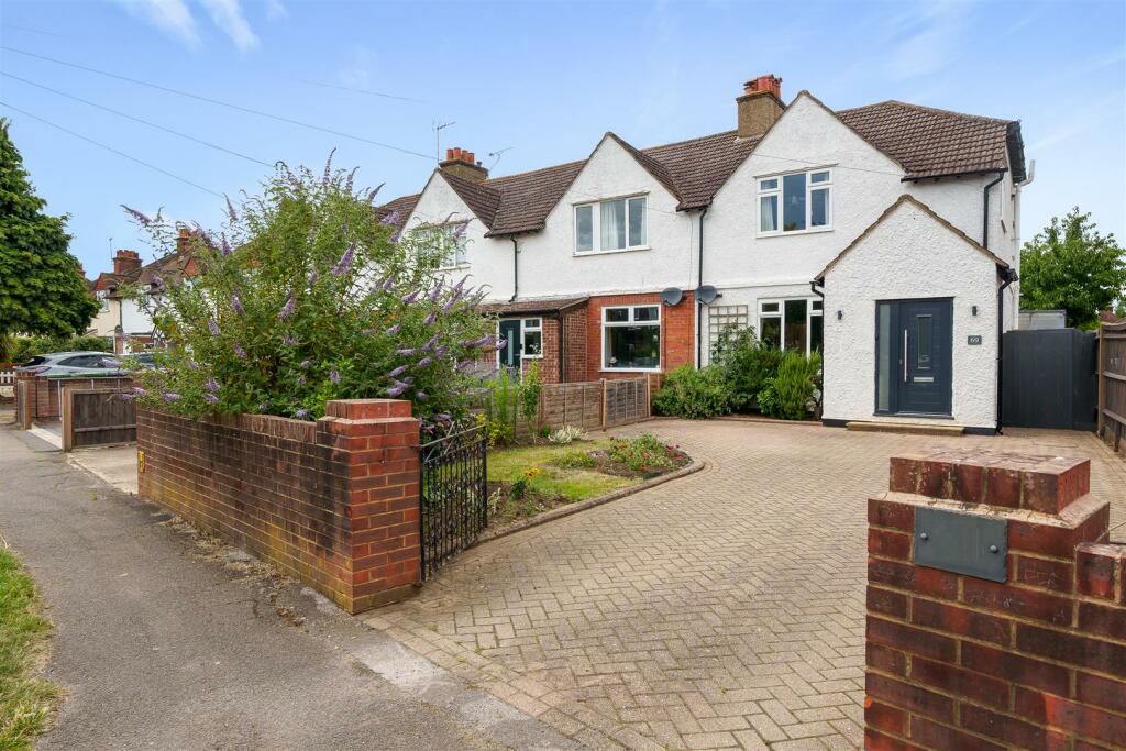 3 bedroom house for rent in Old Farm Road, Guildford, GU1