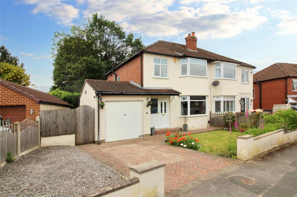 3 bedroom semidetached house for sale in Baronscourt, Leeds, LS15
