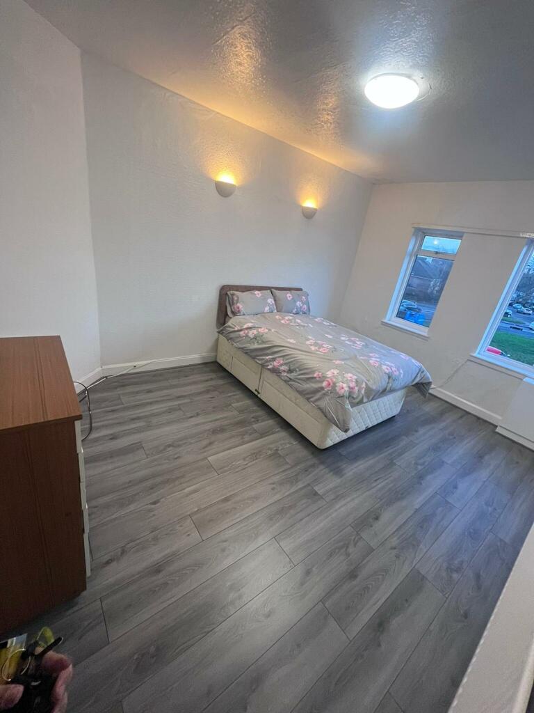 Additional property image - 1 Room Available In Flat Above Holly Bank Rd, B13 0RJ