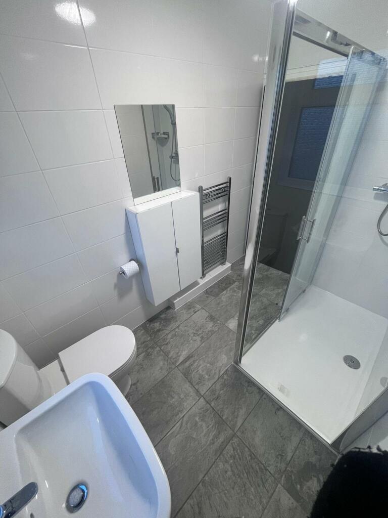 Additional property image - 1 Room Available In Flat Above Holly Bank Rd, B13 0RJ