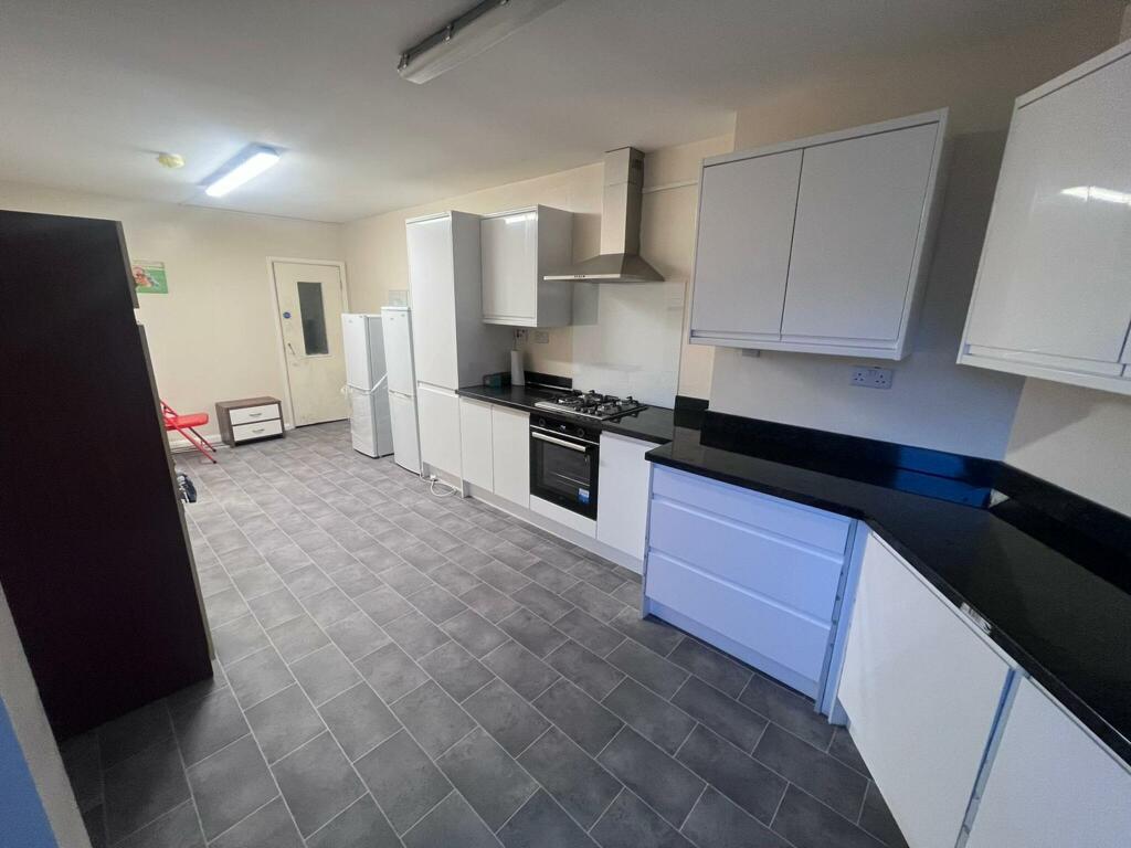 Additional property image - 1 Room Available In Flat Above Holly Bank Rd, B13 0RJ