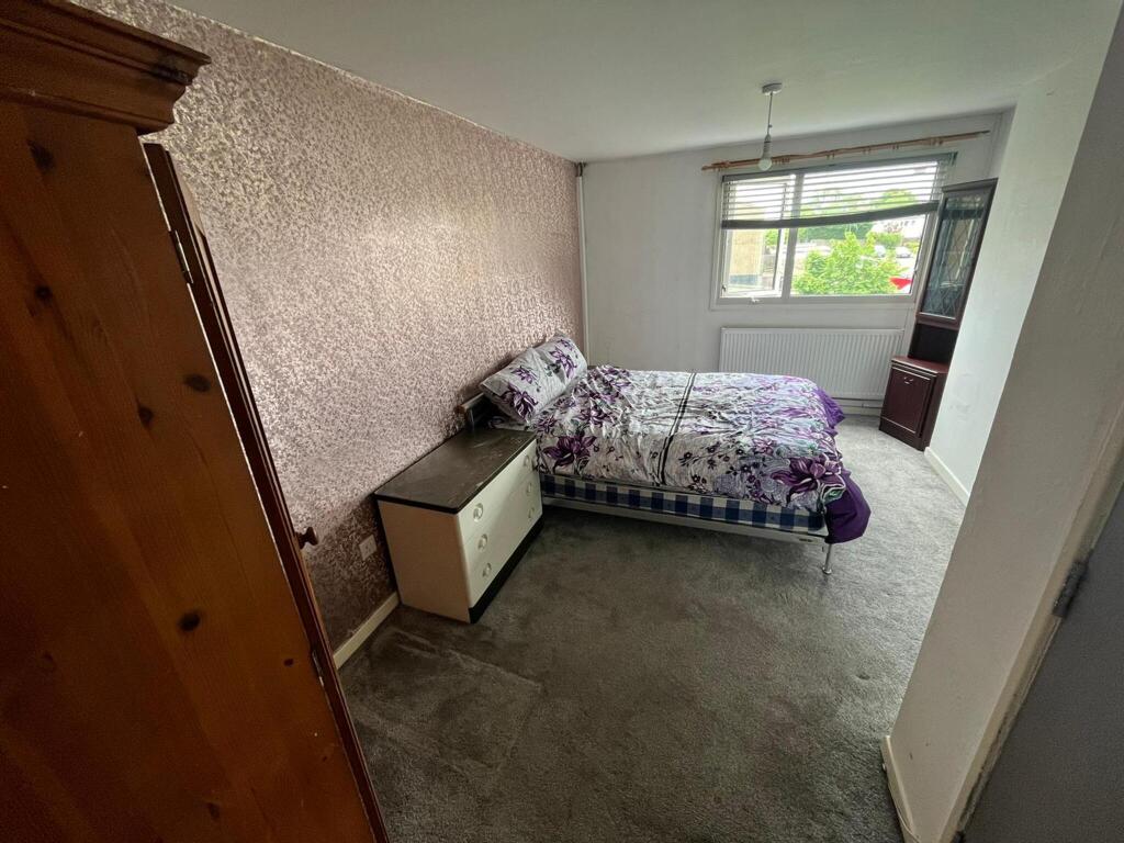 Main image of property: Double Room Available in Northfield, B31