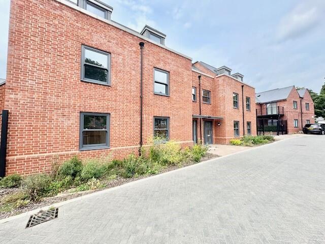 Main image of property: Murex House, Rainham, RM13 9GL
