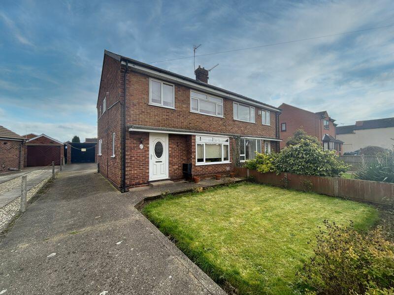 3 bedroom semidetached house for sale in Windsor Road, Crowle, DN17