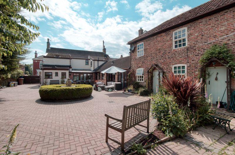 4 bedroom detached house for sale in Wharf Road, Crowle, DN17