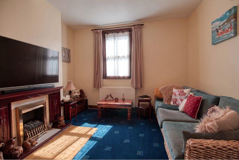 4 bedroom detached house for sale in Wharf Road, Crowle, DN17