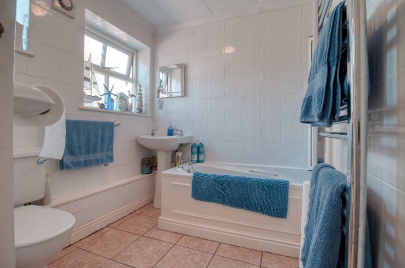 4 bedroom detached house for sale in Wharf Road, Crowle, DN17