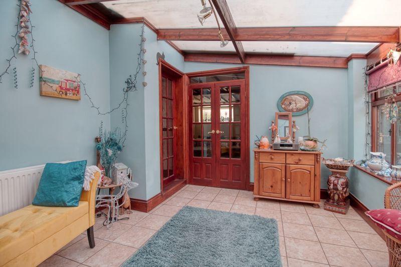 4 bedroom detached house for sale in Wharf Road, Crowle, DN17