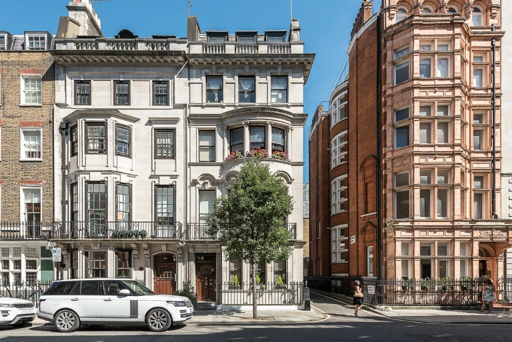 6 bedroom town house for sale in Harley Street, London, W1G