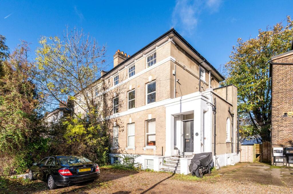 2 bedroom flat for sale in Shooters Hill Road, Blackheath, London, SE3