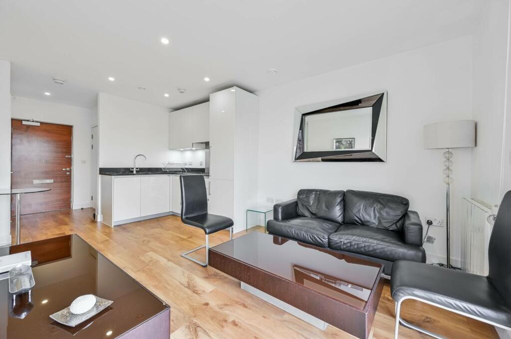 1 bedroom flat for rent in Dowding Drive, Kidbrooke, London, SE9