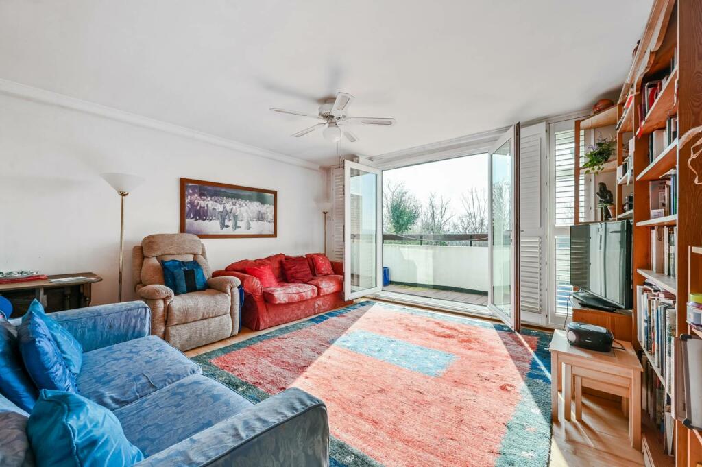 2 bedroom flat for sale in Belmont Hill, Blackheath, London, SE13