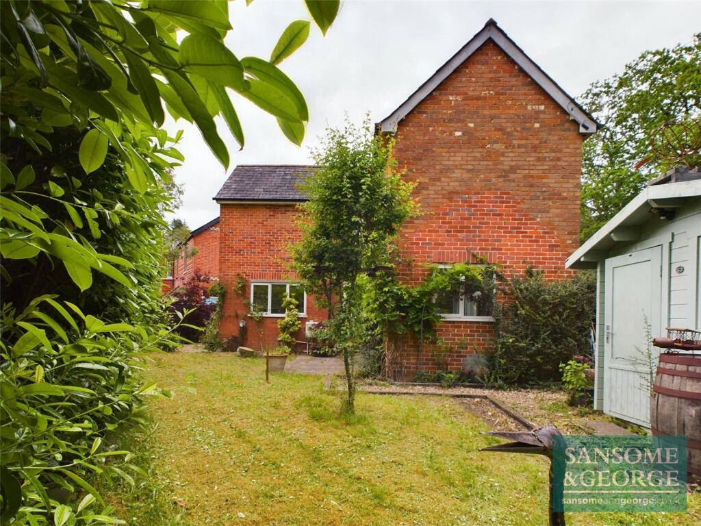 3 bedroom detached house for sale in Soke Road, Silchester, Reading