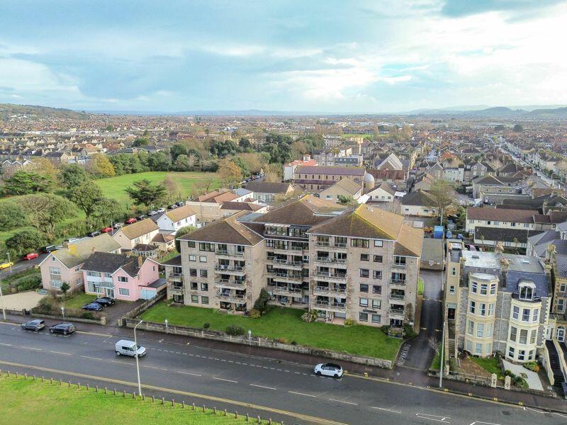 2 bedroom flat for sale in Beach Road, WestonSuperMare SEA FRONT APARTMENT, BS23