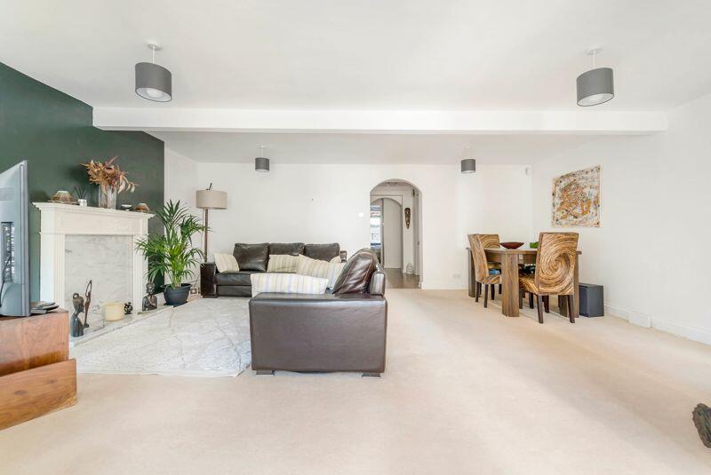 Additional property image - Shrubbery Avenue, Weston super Mare - 3 BED/2BATH + GARDEN - NO CHAIN
