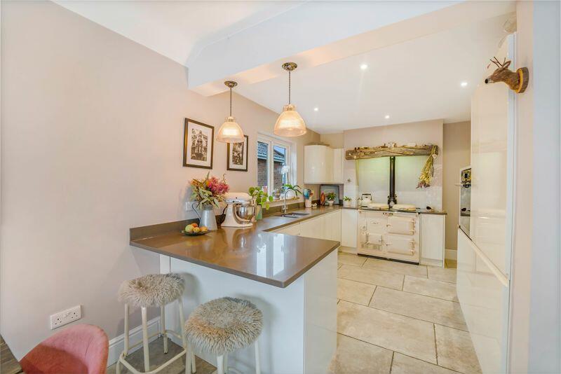 Additional property image - Locking Road, Worle - VERY IMPRESSIVE HOME
