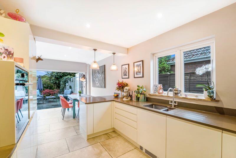 Additional property image - Locking Road, Worle - VERY IMPRESSIVE HOME
