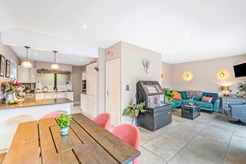 Additional property image - Locking Road, Worle - VERY IMPRESSIVE HOME
